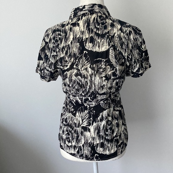 The Limited Floral Design Button Down - Picture 7 of 9